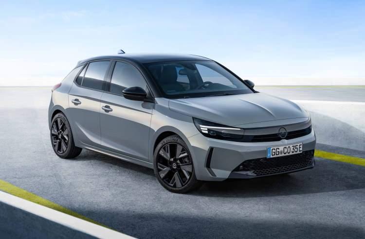 <p>100 kW/136 HP ile WLTP’ye göre 354 km’ye kadar menzile ulaşabilen yeni Opel Corsa Elektrik, anlık 260 Nm tork ile sadece yüksek verimlilik seviyesi sunmakla kalmıyor, aynı zamanda sürücüsüne her an üstün sürüş keyfi yaşatıyor. </p>