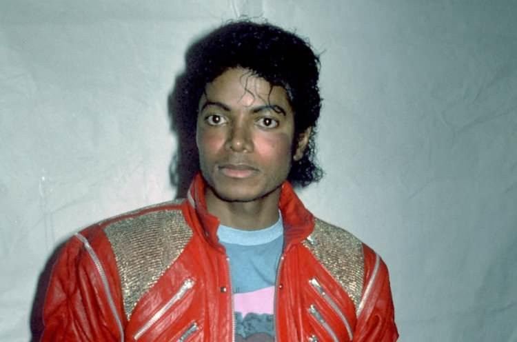 <p>Michael Jackson'un bir içecek reklamında giydiği siyah-beyaz ceketin müzayedede 250 bin ile 490 bin dolar arasında bir fiyata satılması bekleniyordu.</p>

<p> </p>

