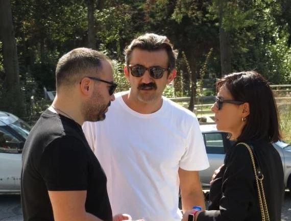 <p>Cenazeye katılan <strong>Kıvanç Tatlıtuğ, Bülent İnal, Necip Memilli, İlker Kızmaz </strong>ve<strong> Berrak Tüzünataç</strong> yakın arkadaşlarını acı gününde yalnız bırakmadı. </p>
