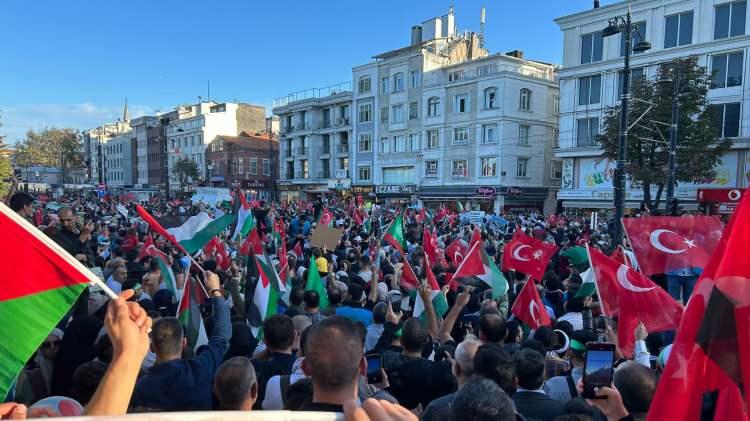 <p>Milli İrade Platformunca, İsrail'in Filistin'deki saldırılarına tepki göstermek amacıyla İstanbul'da "Büyük Filistin Yürüyüşü" düzenlendi.</p>