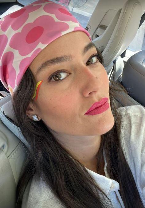 <p>Yer aldığı dizi, film veya reklam projelerinin yanı sıra yaptığı sosyal medya paylaşımları ile de adından sıkça bahsettiren Pelin Akil'in yalnızca Instagram hesabında <strong>3,2</strong> milyon takipçisi bulunuyor. </p>
