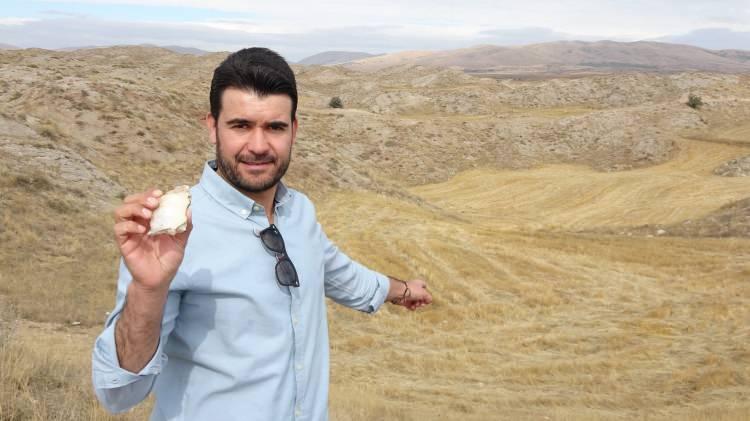 <p>Çünkü bunların temelinde jips olduğu için çok çabuk çözülme özelliğine sahip. Bunlar çözüldükçe kendi içinde daha da derinlere, daha da aşağılara doğru inilebilir."</p>
<p> </p>