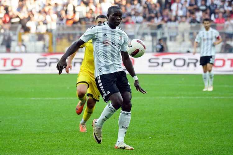 <p>- Beşiktaş (8)<br />
<br />
* Aboubakar - Kamerun<br />
* Amartey - Gana<br />
* Muleka - Kongo<br />
* Hadziahmetovic - B. Hersek<br />
* Zaynutdinov - Kazakistan<br />
* Colley - Gambiya<br />
* Rashica - Kosova<br />
* Cenk Tosun - Türkiye<br />
</p>