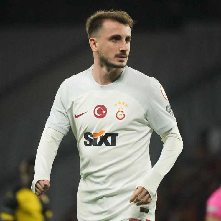<p>- Galatasaray (8)<br />
<br />
* Sanchez - Kolombiya<br />
* Kaan Ayhan - Galatasaray<br />
* Cedric Bakambu - Kongo<br />
* Kerem Aktürkoğlu - Türkiye<br />
* Nelsson - Danimarka<br />
* Barış Alper - Türkiye<br />
* Abdülkerim - Türkiye<br />
* Zaha - Fildişi Sahili</p>