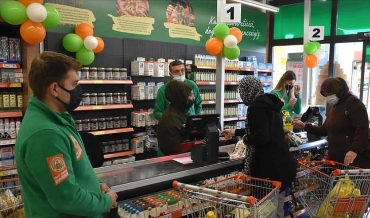 <p>Tarım Kredi Kooperatif Market, Cumhurbaşkanı Recep Tayyip Erdoğan'ın zincir marketlere yaptığı enflasyon ve hayat pahalılığıyla mücadeleye destek olma çağrısı üzerine yeni bir kampanya düzenlendi.</p>
<p> </p>