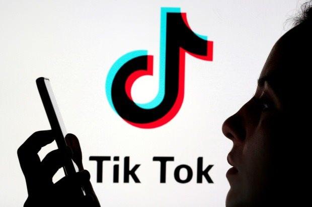 <p>Dava, TikTok'un bu kadar çok genci bağımlı hale getirmedeki amacının, onların dikkatini 'reklam dolarlarına' dönüştürmek olduğunu belirtiyor.</p>
