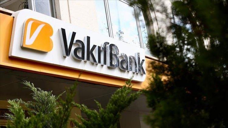 <p>VAKIFBANK-</p>

<p> </p>

<p>Banka, başvuru yapanlardan aylığı 3.500 liraya kadar olanlara 3.000, 3.500-7.500 lira (7.500 lira hariç) arası olanlara 3.500, 7.500-10.000 lira (10.000 lira hariç) arası olanlara 4.500, 10.000 lira ve daha fazla olanlara 5.000 lira veriyor.</p>
