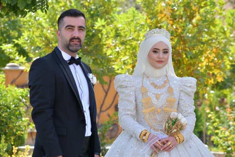 <p>Şırnak'taki Goyan aşireti geleneklerine bağlılıklarını ve takı miktarı ile büyük ses getirdi...</p>