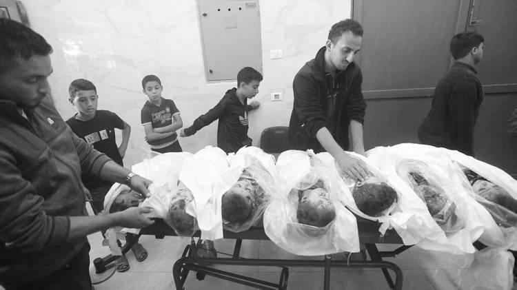 <p><span style="color:#000000"><strong>Son olarak Gazze'de kent merkezindeki El Ehli Hastanesi'nin vurulması sonucu çocuk, kadın ve yaşlı demeden 500'ü aşkın masum can yaşamını yitirdi. </strong></span></p>
