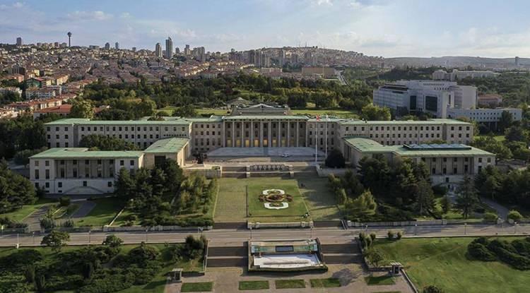 <p>Kanun uyarınca, Hazine yardımı yerel seçimlerin olduğu yıllarda normal tutarın 2 katı, milletvekili seçimi yıllarında ise 3 katı olarak uygulanıyor.</p>
