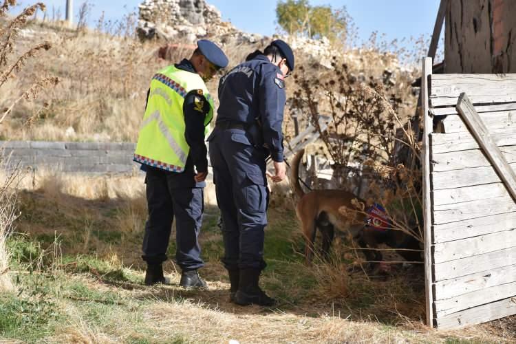 <p>Önal'ın cesedinin sahipsiz hayvanlar tarafından taşınmış ya da parçalanmış olabileceği ihtimali üzerinde durulduğu öğrenildi.</p>
