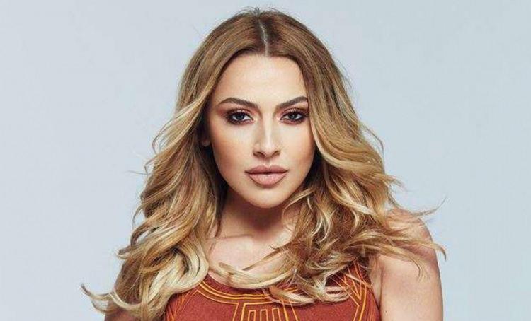 <p>HADİSE</p>

<p>Şarkıcı Hadise de "Bu bir savaş değil! Sivilleri öldürmek, hastaneleri burmak bir savaş suçudur. Katliamdır!" açıklamasını yaptı.</p>
