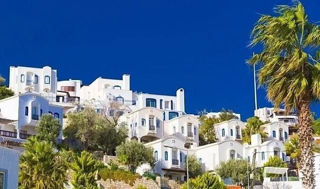 <p>Yetkili idare tarafından iş yeri açma ve çalışma ruhsatı verilen konaklama işletmelerinin Bakanlıktan turizm işletmesi belgesi alma süreleri, bu ruhsatı aldıkları tarihten itibaren 1 yıldan 6 aya düşürülecek.</p>
<p> </p>
<p>İş yeri açma ve çalışma ruhsatı iptal edilen işletmelere yetkili idarece yeniden iş yeri açma ve çalışma ruhsatı düzenlenmesi için tesisin belge alma koşullarını sağladığına dair Bakanlıktan alınan uygun görüş yazısının, yetkili idareye ibrazı zorunlu olacak.</p>