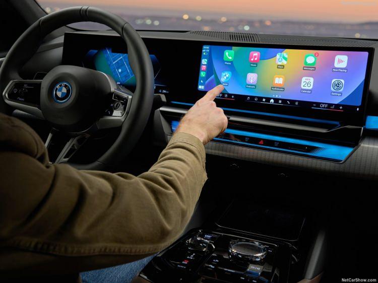 <p>Yeni nesil teknolojilerle desteklenerek geliştirilen BMW 5 Serisi’nin en çok tercih edilen dizel motor seçeneği, yeni BMW 520d xDrive Sedan, Mild Hybrid versiyonuyla daha düşük yakıt tüketimi, daha az karbon salımı ve daha yüksek performansı bir arada sunuyor.</p>
