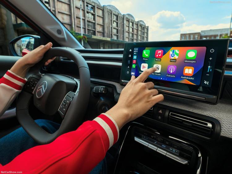 <p>Kablosuz Wi-Fi özelliği, akıllı telefon yansıtma ve Apple CarPlay ve Android Auto desteği sağlıyor.</p>
