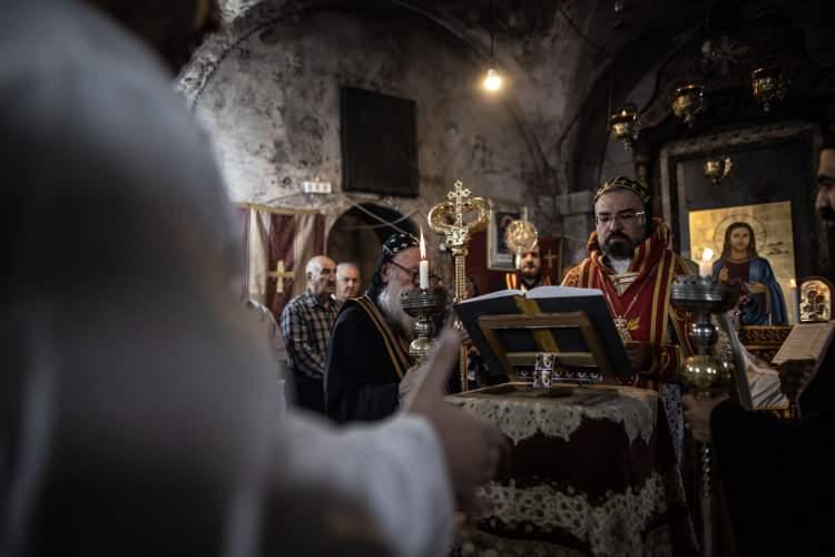 <p>İsrail ordusu, kilise saldırısında asıl hedefinin Hamas olduğunu savunarak ölenleri "sivil zayiat" şeklinde tanımlamıştı.</p>