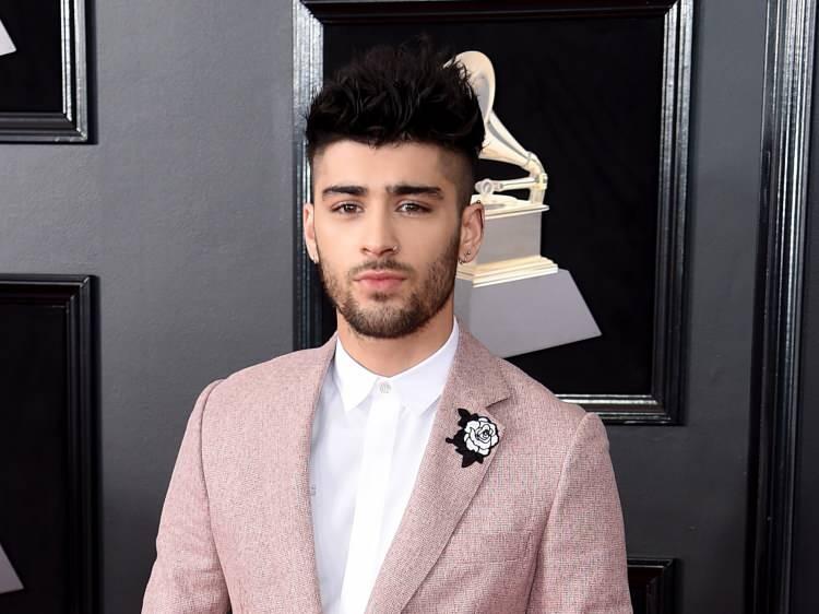 <p>Pakistan asıllı İngiliz şarkıcı Zayn Malik de Instagram hesabından yaptığı, "Özgür Filistin" yorumuyla kendi fotoğrafını paylaşarak Filistin'e destek olduğunu gösterdi.</p>
<p> </p>