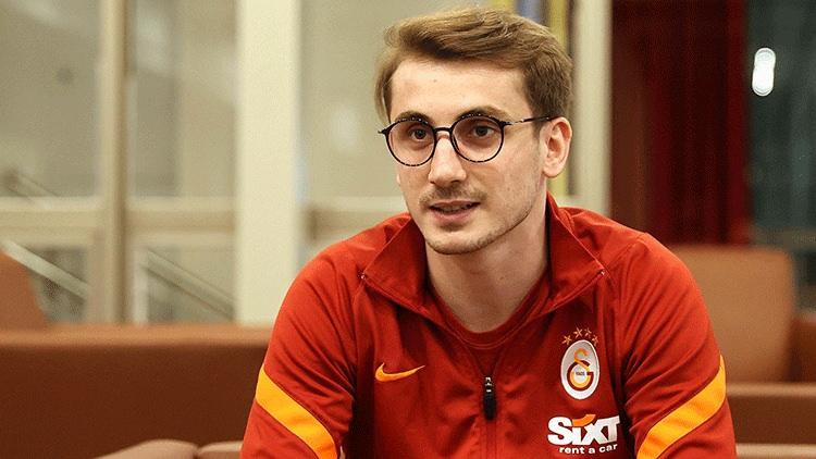 <p>Galatasaray'ın milli futbolcusu Kerem Aktürkoğlu ise Filistin için paylaştığı destek mesajında "İsrail ve Filistin arasında yaşananlar tarihsel olarak herkes tarafından farklı okunabilir. Bana göre yıllardır olan şey, bir halkın çaresizce yok edilmesi" ifadelerini kullandı.</p>
<p> </p>