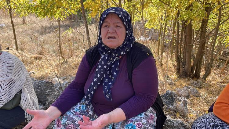 <p>Mahalle sakini Gülser Kısa ise Önal'ın cesedi bulunduğunda kimliğinin cebinde olduğunu anlatarak, "Köpek getirse süründürürken cebinden kimliği düşer. Düşmemiş, cebinden çıkmış." ifadesini kullandı.</p>
