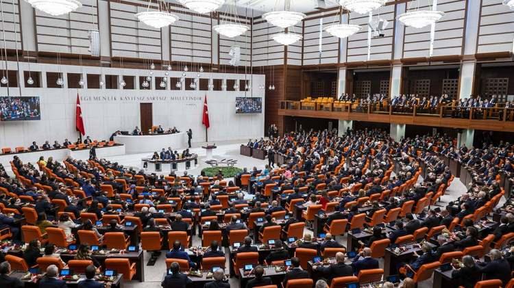 <p>İç gündemde ise 12. Kalkınma Planı'nın TBMM'ye gelmesi var. Hükümet, 12. Kalkınma Planı ve 2024 Yılı Merkezi Yönetim Bütçe Kanunu Teklifi'ni bu hafta Meclis'e sunacak. Kalkınma Planı 2024-2028 yıllarını kapsayacak.</p>
<p> </p>
