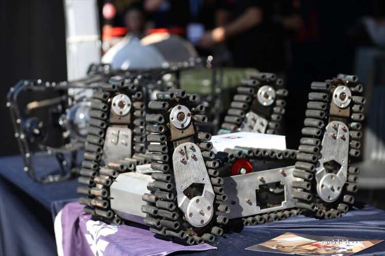 <p>Akçakoyun, Hope ile bu yıl düzenlenen TEKNOFEST'te ödül aldıklarını belirterek, projeleri ile uluslararası Robocup Rescue yarışmasına katılacaklarını sözlerine ekledi.</p>
