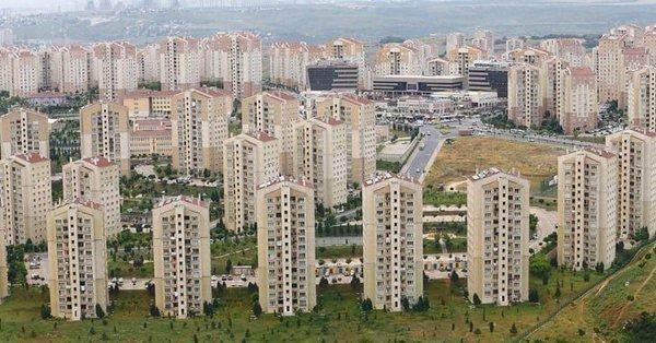 <p>Türkiye Turizm Tanıtım ve Geliştirme Ajansı Hakkında Kanun kapsamında turizm payının ödenmesine ilişkin belgenin, Bakanlıkça belirlenen süre içinde ibraz edilmemesi veya yapılacak denetimlerde bu belgenin sunulmaması halinde de 50 bin lira idari para cezası kesilecek.</p>