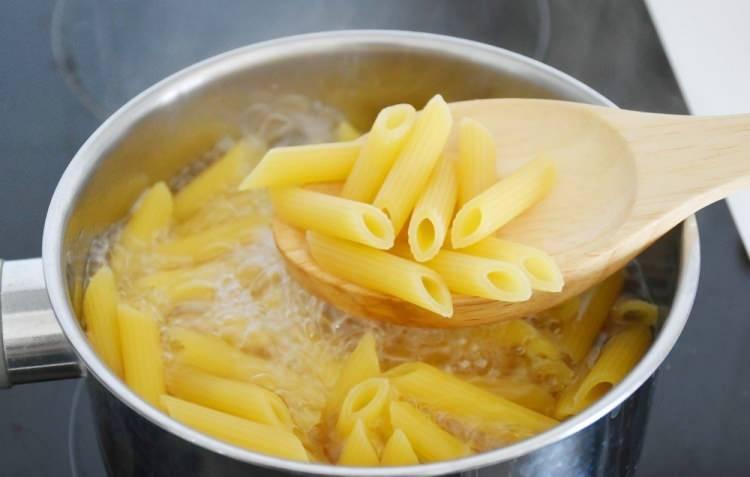 <p><strong>MAKARNA</strong></p>