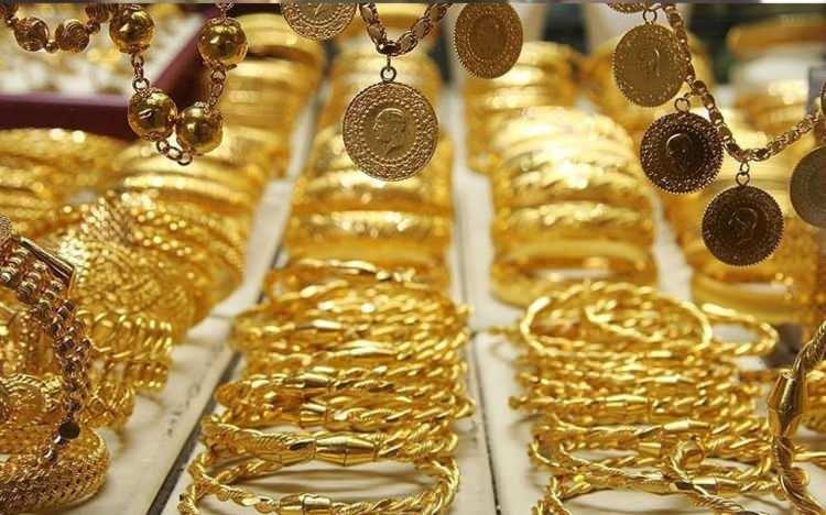 <p>Gram altını 1715 TL görüyorsunuz ama geçersiz. 1782-1787 lira aralığında. 1750-1800 lirayı bu hafta takip edeceğim. Bir sonraki ataklarda 1800-1850 liraya yerleşecek gram altın. Elinde bulunduranlar beklemeli. Korku ve panikle satanlar alamıyorlar. Bu puslu havalarda kısa vadeli işlemler yapılmamalı. Bankalardaki makas aralığı gram altında alım fırsatı vermiyor.</p>
<p> </p>