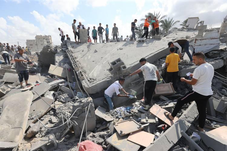 <p><span style="color:rgb(67, 67, 67)">Hamas'ın silahlı kanadı İzzeddin el-Kassam Tugayları'nın 7 Ekim sabahı "Aksa Tufanı" adıyla kapsamlı saldırı başlatmasının ardından Filistinli gruplar ile İsrail arasındaki çatışmalar 12. gününe girerken İsrail, </span>Gazze<span style="color:rgb(67, 67, 67)">'ye yönelik saldırılarını sürdürüyor.</span></p>
