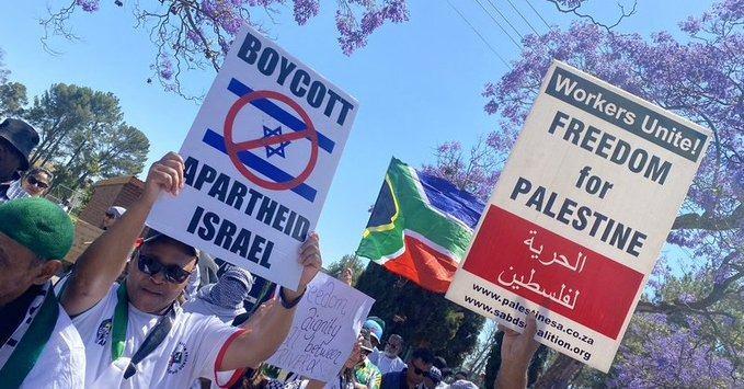 <p>"Filistin'e özgürlük" sloganı atan göstericiler, ellerinde "Filistin'e destek, işgale son" ve "Aperheid devleti İsrail" yazılı pankatlar taşıdı.</p>
