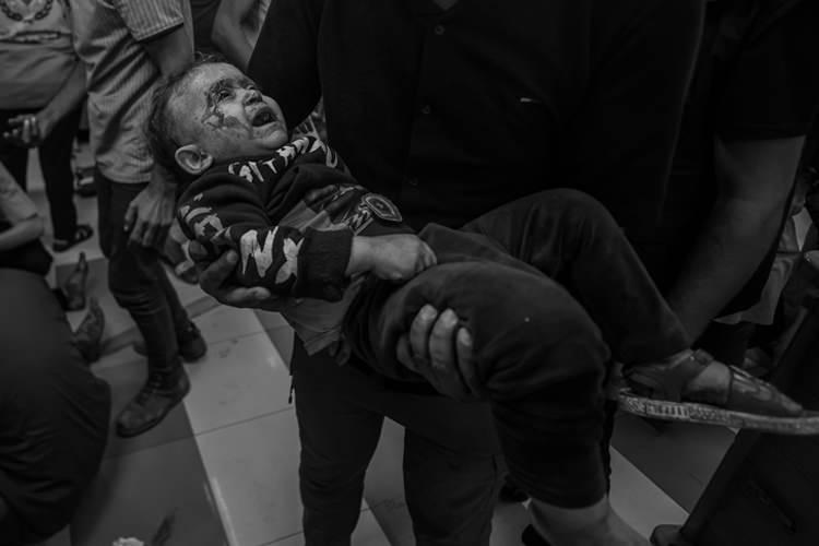 <p><strong>EVLERİ YIKILANLAR DA HASTANEYE SIĞINMIŞTI</strong></p>
<p>Ölenler arasında hastaların yanı sıra binaya sığınan yüzlerce kişinin de bulunduğu belirtildi.</p>
<p> </p>