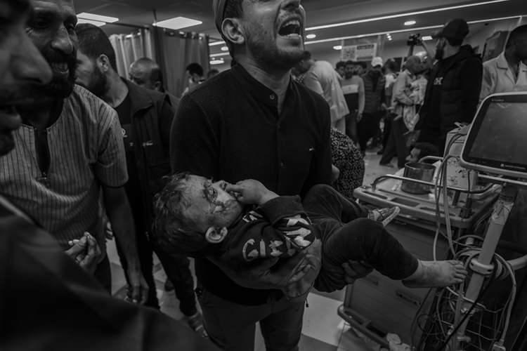 <p>Korkunç bombardımanda yaralıların tedavi edildiği hastane vuruldu. İsrail ordusunun Gazze Şeridi'ndeki El-Ehli Baptist Hastanesi saldırısında en az 500 şehit olduğu bildirildi.</p>

<p> </p>
