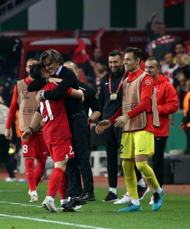 <p><strong>La Gazzetta dello Sport:</strong> "Vincenzo Montella’nın Türkiyesi iyi başladı, çok çabaladı ve finalde şov yaptı" </p>
