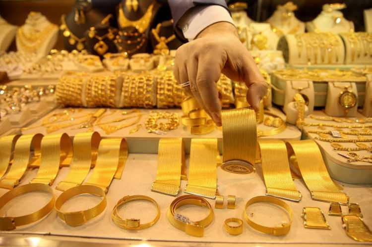 <p>Özellikle dolar endeksinde aşağı yönlü trend bekliyorum. 105 ve 104.50 önemli etkiye neden olabilecek. Doların aşağı yönlü hareketini, euro-dolar paritesinde yukarı yönlü hareketi görebiliriz ama dolar TL'de 28 lirayı bekliyoruz hala.</p>

<p> </p>
