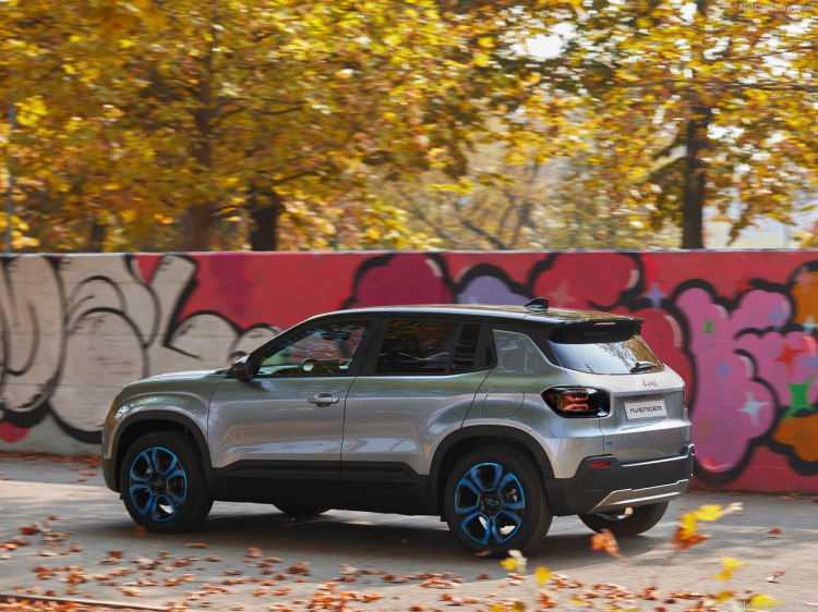<p>Jeep Avenger serisinin en üst donanım seviyesi olan Summit versiyonu, gelişmiş sürücü destek, yeni nesil bilgi-eğlence sistemleri ve özel stil detaylarıyla donatıldı.</p>
