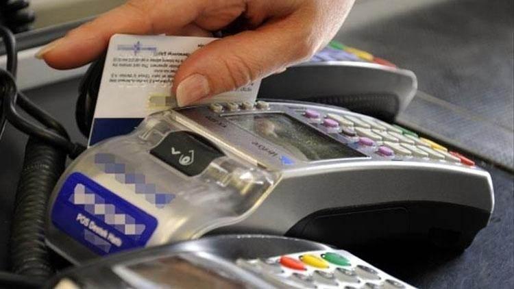 <p>Merkez Bankası'nın OVP'de yer alan hedefleri yakalamak için 2024 yılında da yeni faiz artırımlarına gitmesi beklenirken, Türkiye'de 2024 yılı itibarıyla kredi kartı kullanımında önemli bir düşüş yaşanması bekleniyor.</p>
<p> </p>