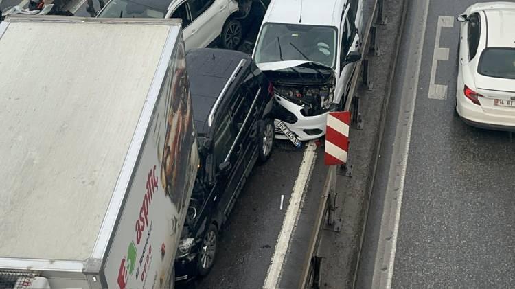 <p>Kaza nedeniyle, Şile Otoyolu Altunizade mevkiinde yol ulaşıma kapatıldı.</p>
<p> </p>