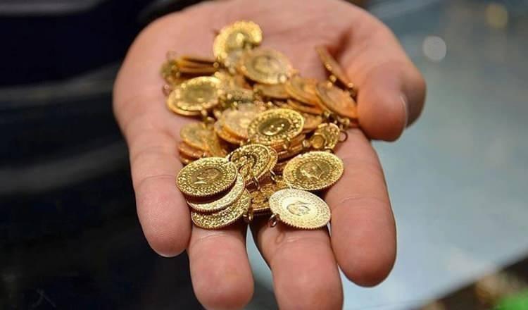 <p>Memiş, şöyle devam etti: </p>
<p>"Dolar kuru 27.96'yı test etti, geri geldi. Dolar TL'de ekimde 28 lira seviyesi hedefimizde değişiklik yok. Bu haftayı ikiye ayırıyoruz. Çarşambaya kadar ve çarşambadan sonra. Çarşamba günü Avrupa'da enflasyon açıklanacak. </p>