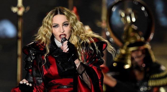 <p><span style="color:#800000"><strong>MADONNA'YI SAHNEDE GÖRMEK İÇİN 44 BİN TL ÖDEDİLER!</strong></span></p>

<p>Madonna'nın yarıda kesilen konseri için bilet paralarının da iade edilmesi gerektiğini söyleyen seyirciler, Madonna'nın konseri için <strong>1300 sterlin (44 bin TL)</strong> ödediklerini belirtti. </p>
