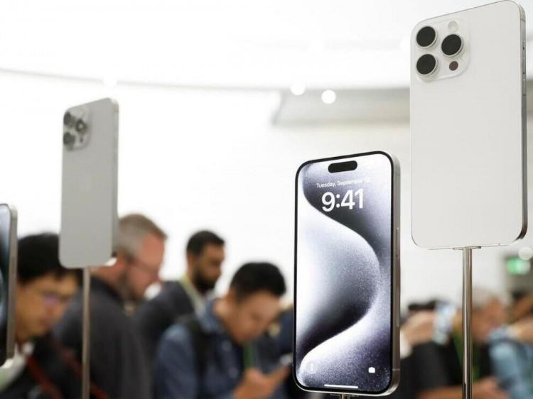 <p><span style="color:#B22222"><strong>İPHONE 15 SATIŞLARI APPLE'IN İVMESİNİ YÜKSELTEBİLİR</strong></span></p>