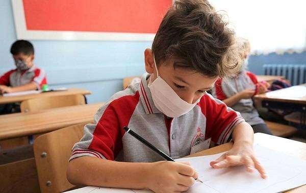 <p>Her il bazlı, iklim koşulları olarak, coğrafi mesafeler uzaklıklar bunlar göz önünde bulundurularak bu inisiyatifler valiliklere bırakılabilir”</p>