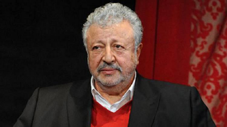 <p>ANNEM HER ŞEYİ ANLATTI</p>
<p> </p>
<p>Annemin anlattığı; 'Ben karşıdan karşıya geçiyordum, bir kaza geçirdim. Metin Akpınar da oradaydı. Alıp hastaneye götürdü ve bir tanışma süreci yaşandı' şeklinde. Ortada bir ilişki var ama bir günlük bir şeymiş gibi algı yaratıldı.</p>
<p> </p>
<p>Çünkü kendisi inkar üzerine bir savunma yapıyor. Babam benden bugüne kadar özür dilemediği için davayı açtım.</p>