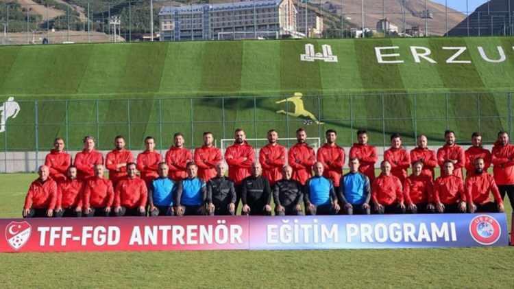 <p>Türkiye Futbol Federasyonu, 2023-24 sezonu Antrenör Lisans Kurs ve Sertifika ücretlerini duyurdu. </p>
<p> </p>