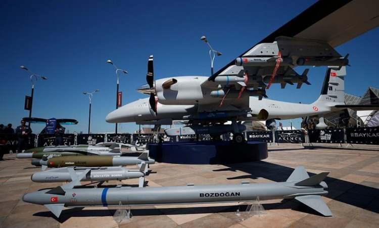 <p>Türkiye, Silahlı İnsansız Hava Aracı (SİHA) aracı platformlarına havadan havaya füze entegre etmeye hazırlanıyor. Bu amaçla, yeni hava hava füzeleri geliştiriliyor.</p>

<p> </p>
