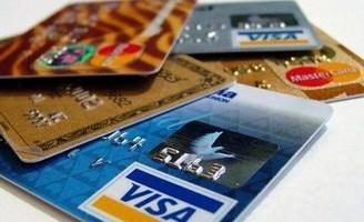 <p><strong>YÜKLÜ CEZALAR GELİYOR</strong></p>
<p>Bankalar kesilen yüksek komisyon oranları doğrultusunda iş yerlerine havale/EFT ile alışveriş yapılmasını tercih ediyor. </p>