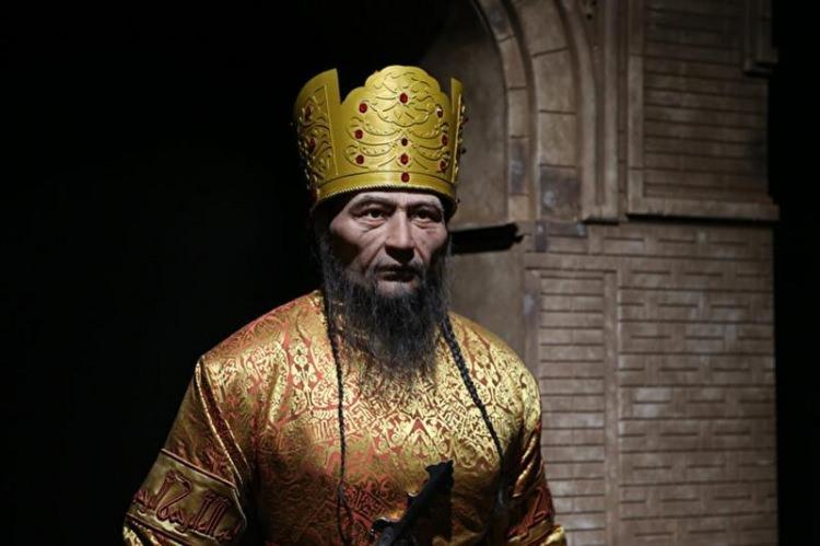 <p><span style="color:#B22222"><em><strong>Fotoğrafta, Anadolu Sel&ccedil;uklu Devleti sultanlarından Birinci R&uuml;kneddin Mesud'un heykeli g&ouml;r&uuml;l&uuml;yor.</strong></em></span></p>

<p>&nbsp;</p>
