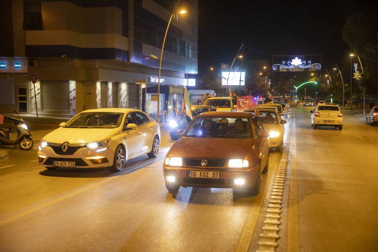 <p>Erzurum'da araçlarıyla konvoy yapan vatandaşlar, Gazze'deki el-Ehli Baptist Hastanesi'ne yönelik saldırıyı protesto etti.</p>
<p> </p>