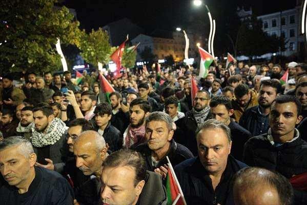 <p><strong>BOLU</strong></p>

<p>İsrail'in Gazze'deki hastane saldırısı Bolu'da protesto edildi</p>

<p> </p>
