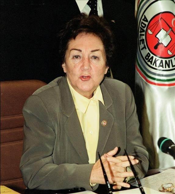 <p><strong>Aysel Çelikel, 57. Hükümet Dönemi`nde Adalet Bakanlığı yaptı.</strong></p>
<p> </p>
<p> </p>
<p><span style="color:#B22222"><strong>(2002 Ecevit Hükümeti)</strong></span></p>
<p> </p>