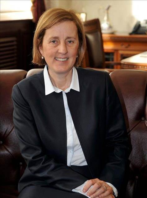 <p><strong>Selma Aliye Kavaf, 60. H&uuml;k&uuml;met d&ouml;neminde Devlet Bakanı olarak g&ouml;rev yaptı.</strong></p>

<p>&nbsp;</p>

<p><span style="color:#B22222"><strong>(2009 Erdoğan H&uuml;k&uuml;meti)</strong></span></p>

<p>&nbsp;</p>
